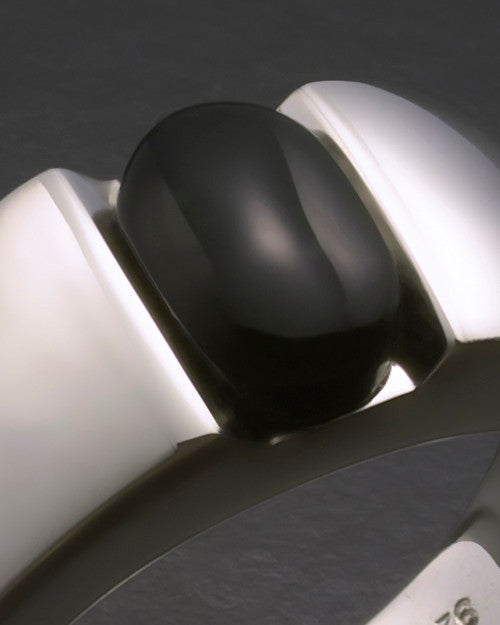 Ladies White Gold Beguiling Black Onyx Ash Ring